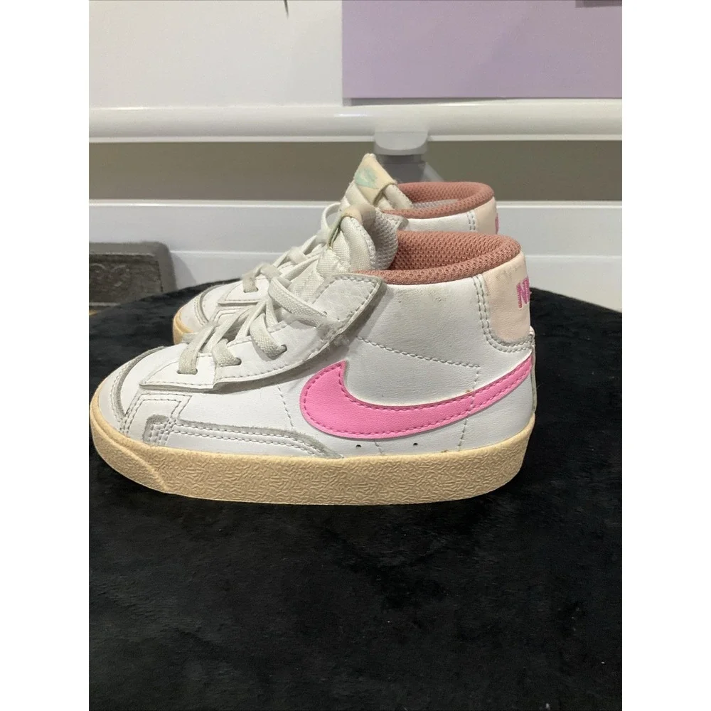 NIKE Blazer Mid '77 DZ2902-100 White/Fuchsia Sneakers Sz 8C